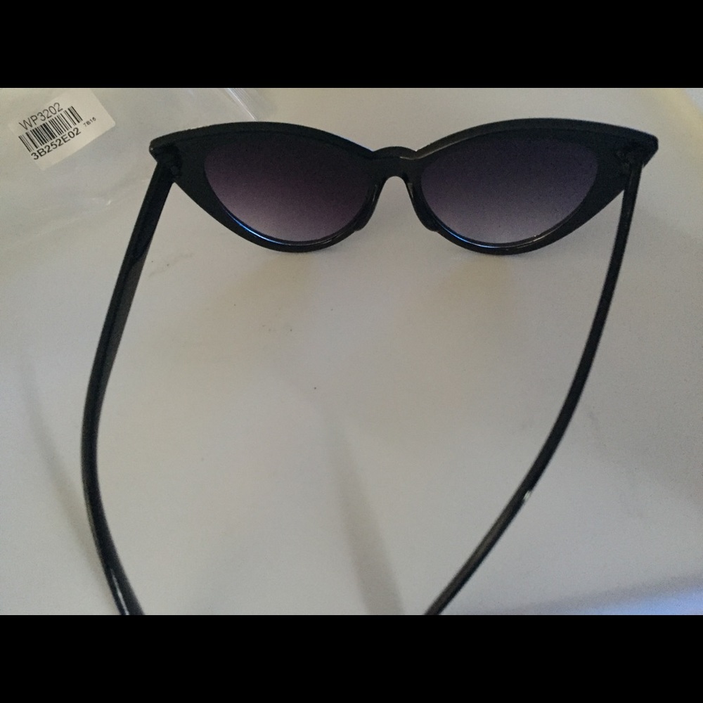 Sun glasses - Picture 6 of 6
